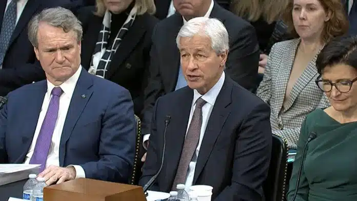 Jamie Dimon, CEO do JPMorgan no Senado dos EUA em dezembro de 2023
