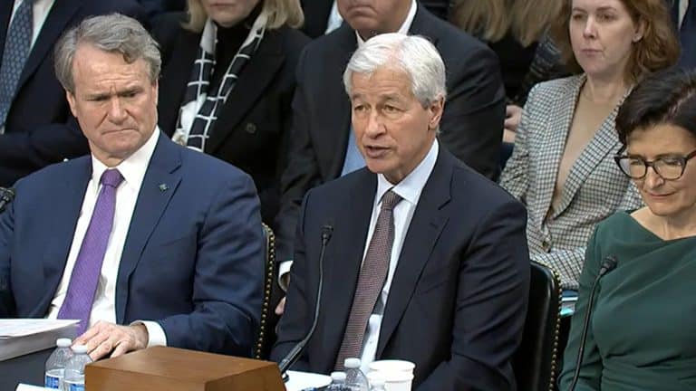 Jamie Dimon, CEO do JPMorgan no Senado dos EUA em dezembro de 2023