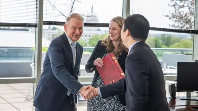 Paul S. Atkins foi empossado como o 34º presidente da SEC 1