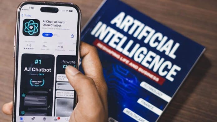 Pessoa utilizando aplicativo de inteligência artificial próximo a livro sobre o tema