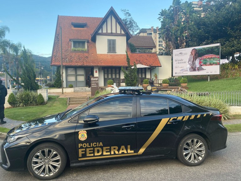 Veículo da PF em operação