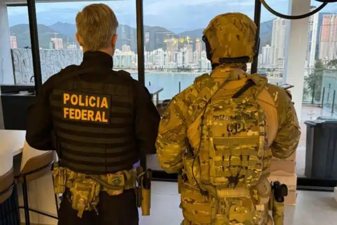 Agentes da PF em Operação Descargo polícia federal bloquear criptomoedas em corretoras