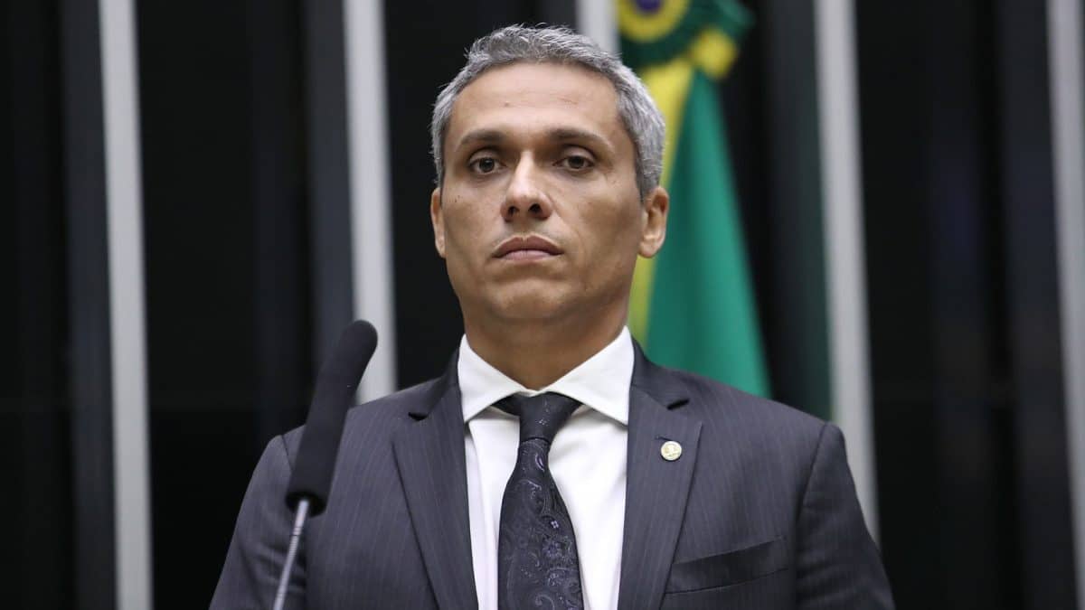 Deputado Federal Gustavo Gayer Goiás criptomoedas isenção impostos