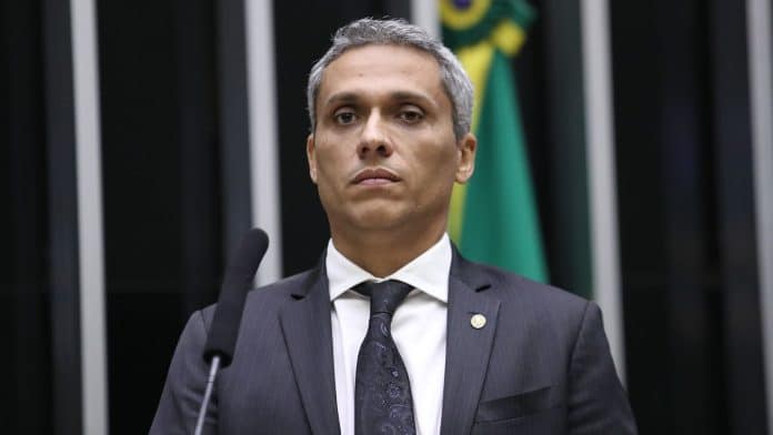 Deputado Federal Gustavo Gayer Goiás criptomoedas isenção impostos