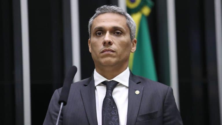 Deputado Federal Gustavo Gayer Goiás criptomoedas isenção impostos