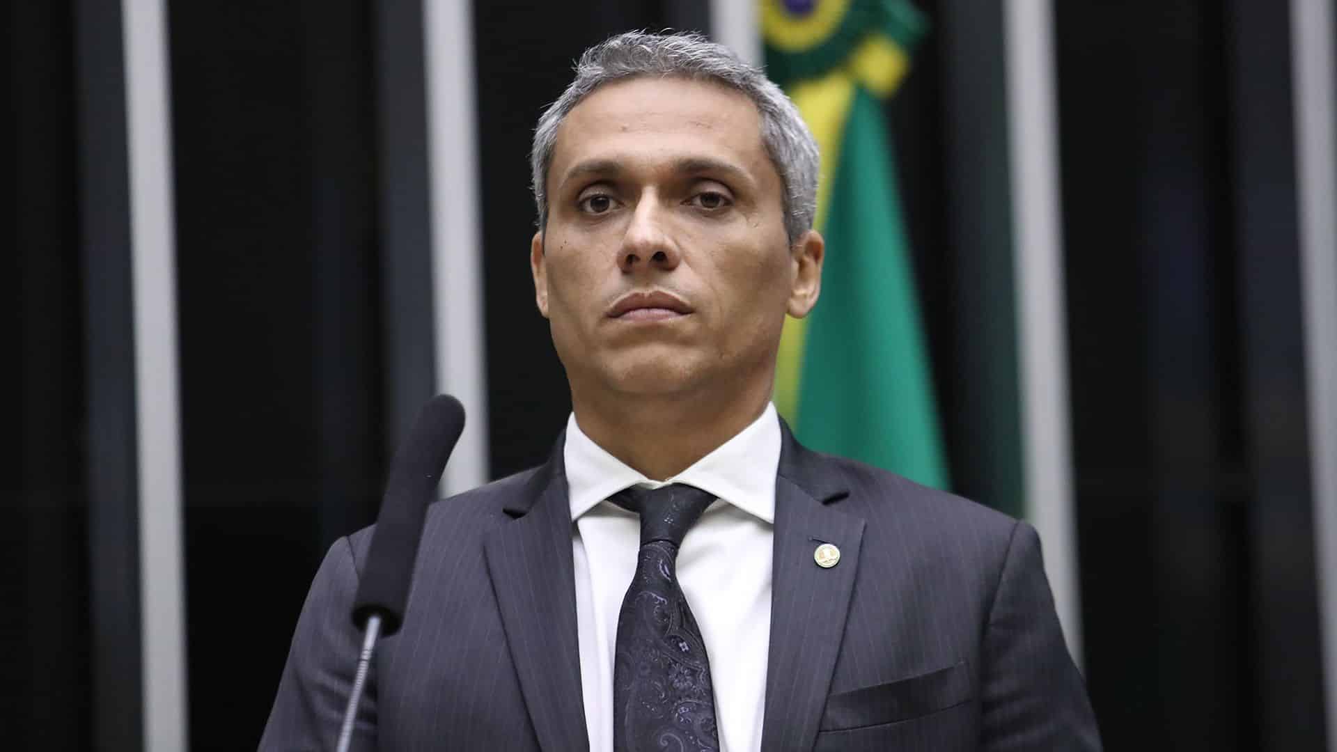 Deputado Federal Gustavo Gayer Goiás criptomoedas isenção impostos