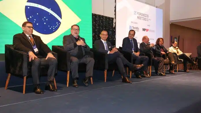 Evento para peritos brasileiros
