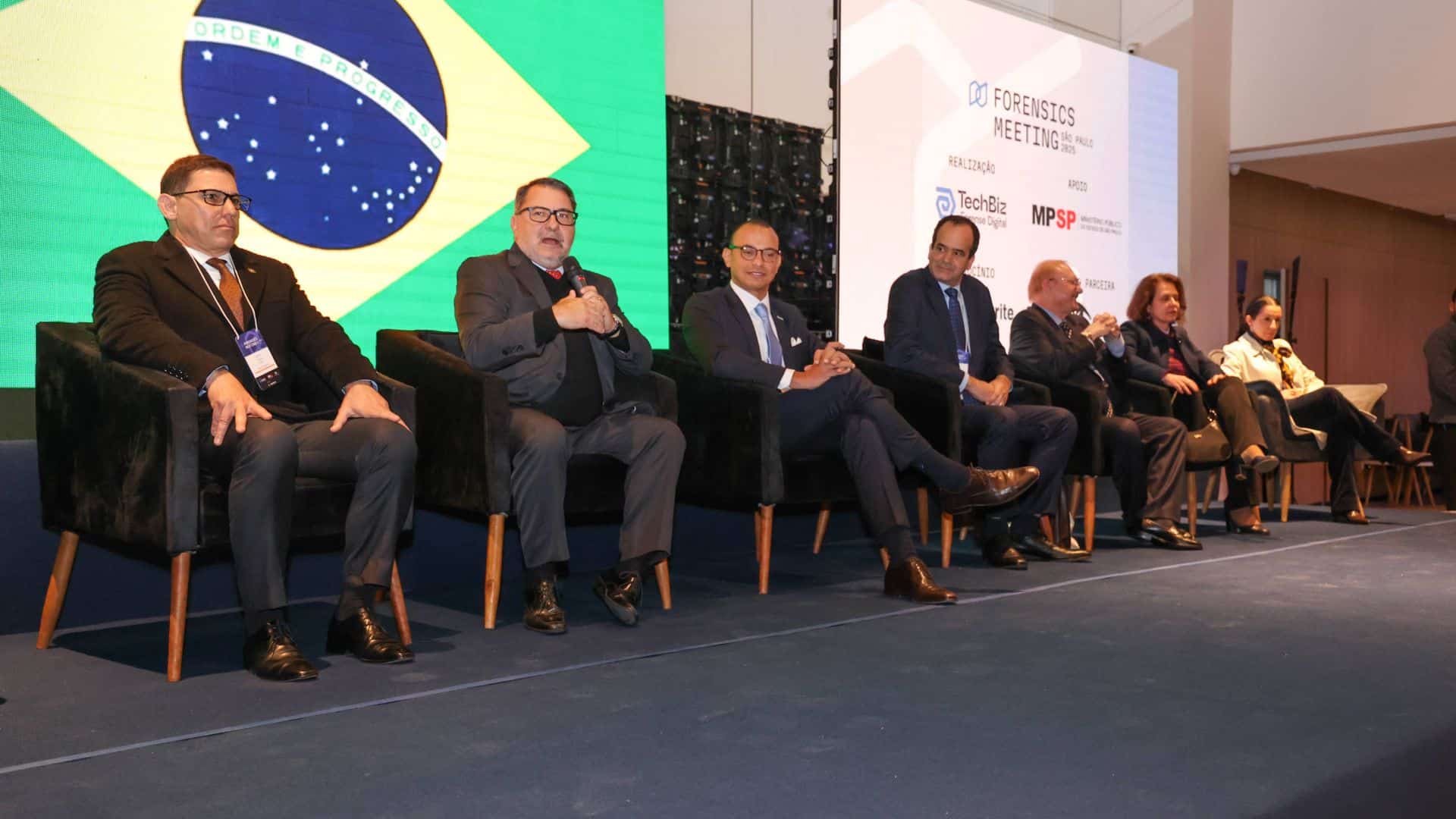 Evento para peritos brasileiros