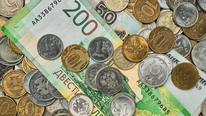 Notas e moedas de dinheiro da Rússia, o Rublo stablecoin