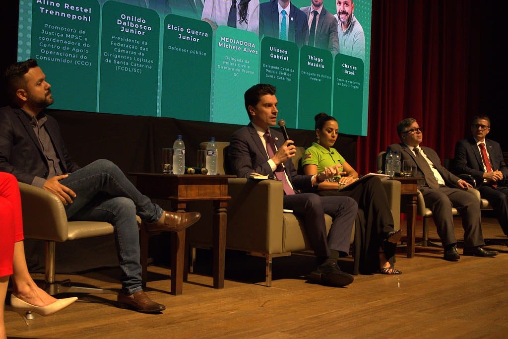 Painel sobre fraudes online no 1º Congresso Internacional do Procon SC