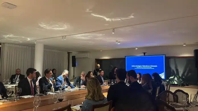 Jantar - Corretoras de cripto e políticos