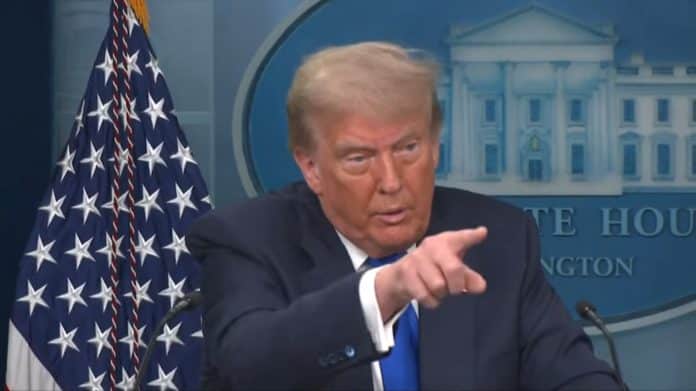 Donald Trump, presidente dos EUA, falando sobre Bitcoin e criptomoedas. Fonte: Reprodução.