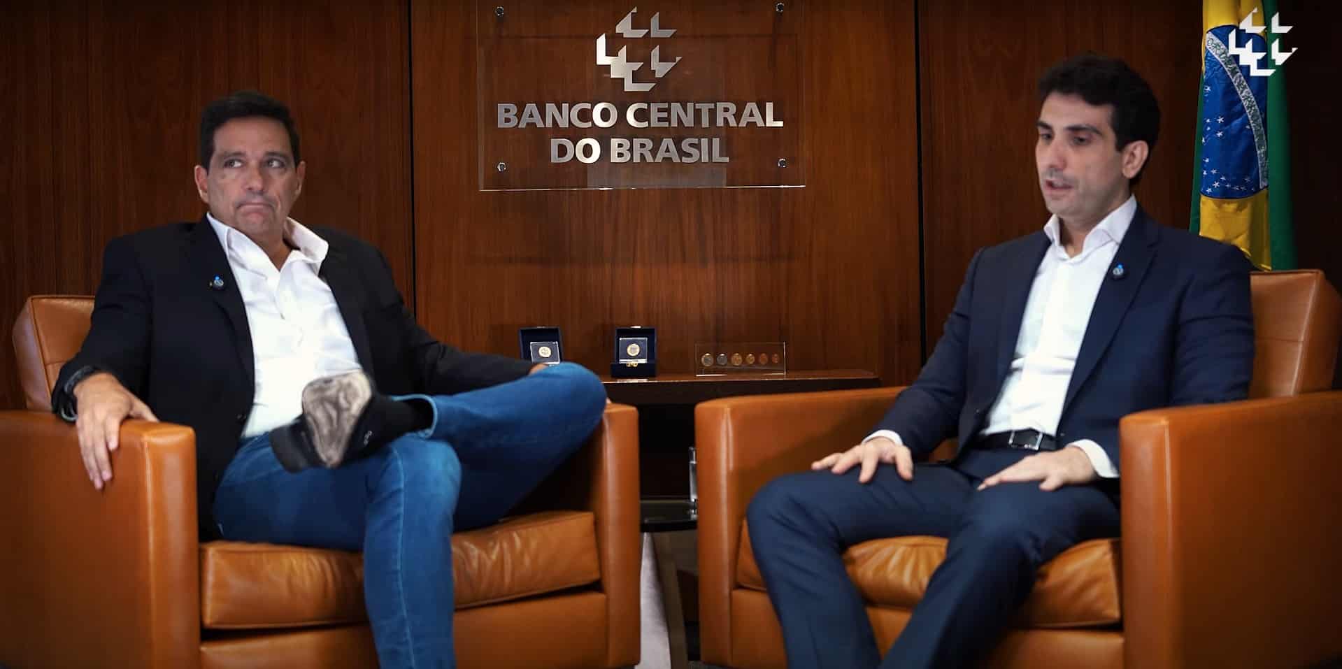 Roberto Campos Neto, ex-presidente do BCB, e Gabriel Galípolo, atual presidente do BCB. Fonte: BCB/Reprodução.
