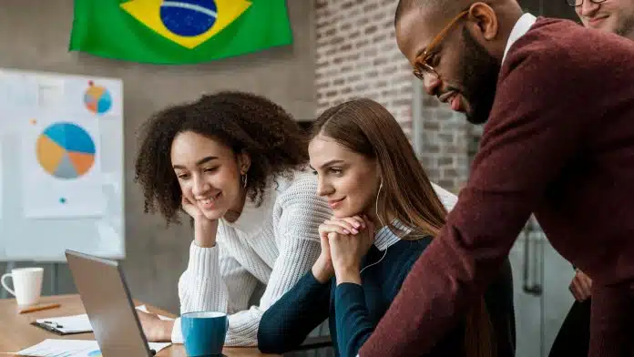 Golpe criptomoedas emprego brasileiros mira cuidado alerta