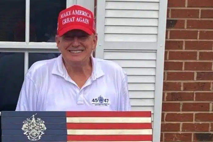 Donald Trump feliz