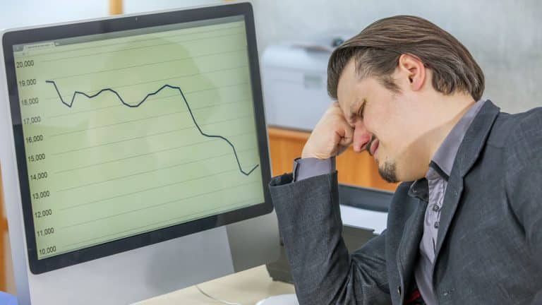 ações empresa compra bitcoin Nasdaq queda alta