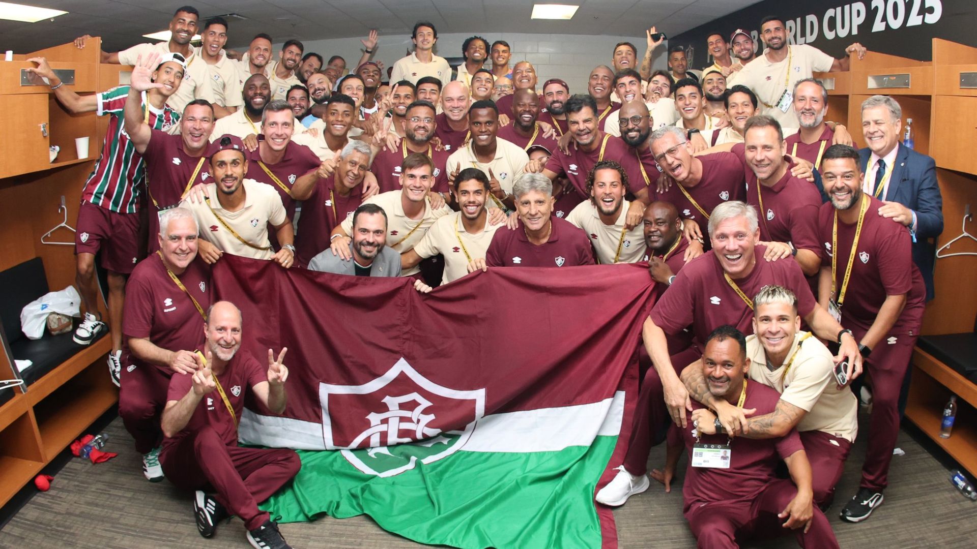 Jogadores e comissão técnica do Fluminense comemoram classificação histórica para semifinal da Copa Mundial de Clubes da FIFA criptoativo