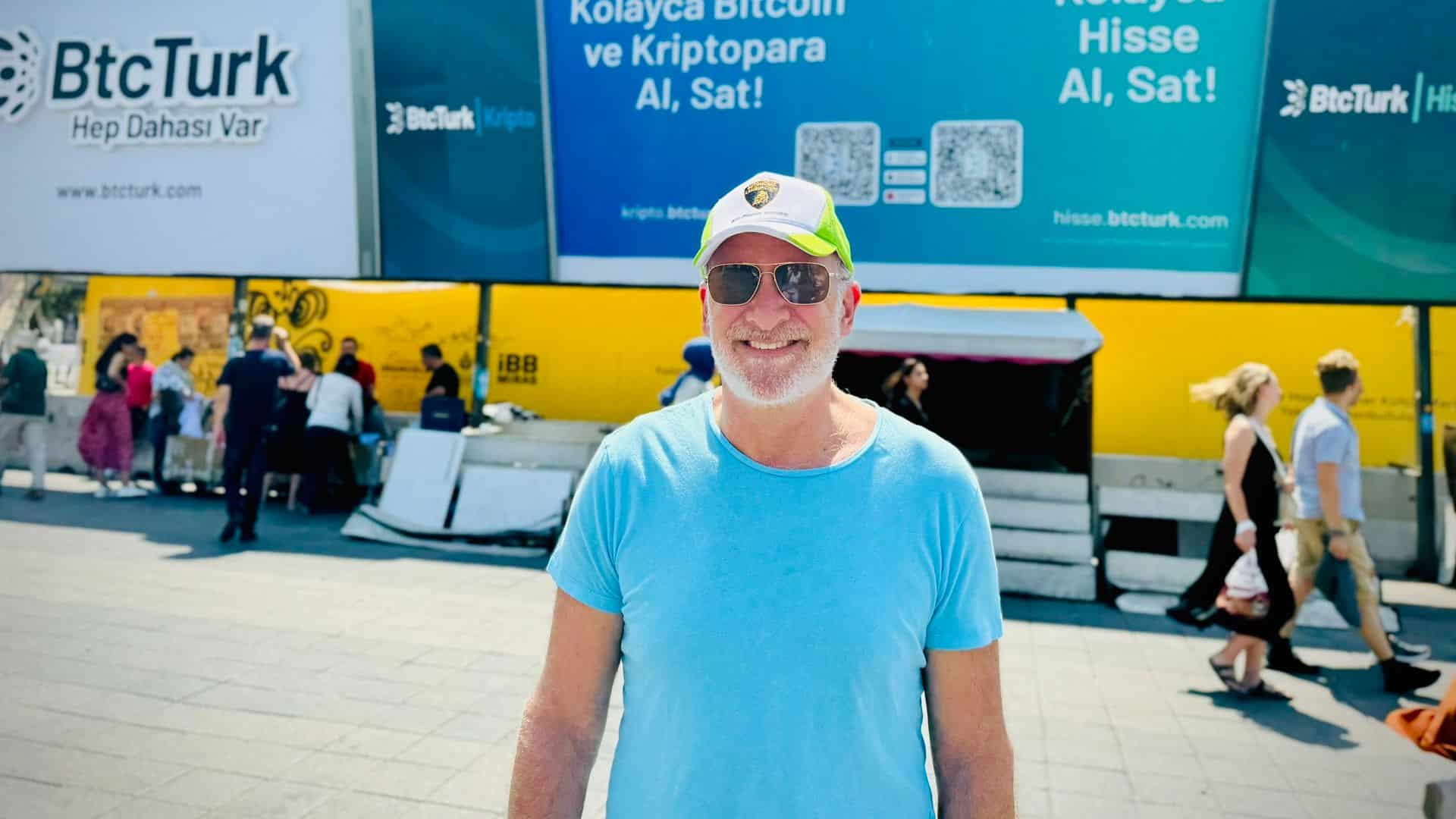 Milionário Peter Schiff bitcoin prata alta