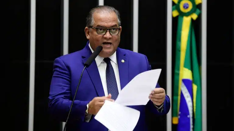 Senador Eduardo Gomes blockchain cartórios contratos inteligentes