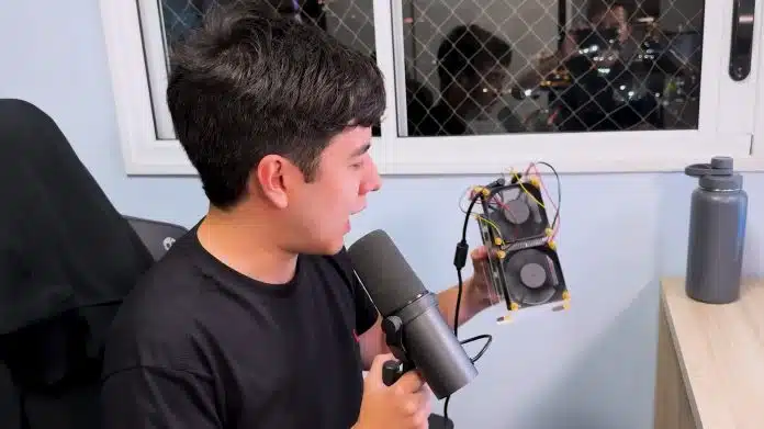 BitAxe, pequena mineradora de Bitcoin. Fonte: Gêmeos Investem/Reprodução.