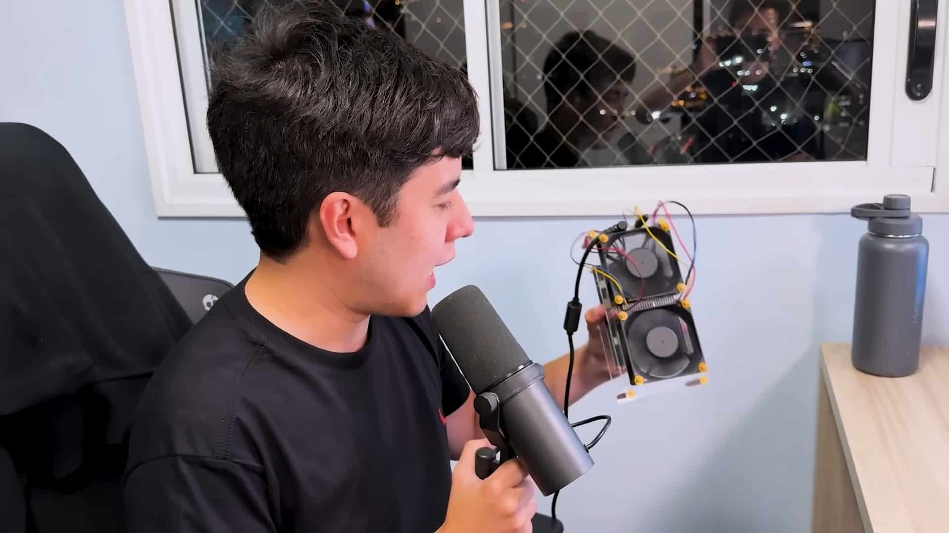 BitAxe, pequena mineradora de Bitcoin. Fonte: Gêmeos Investem/Reprodução.
