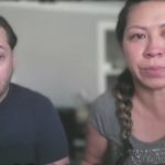 Jimmy, investidor que perdeu 7,4 bitcoins, ao lado de sua esposa Lily. Fonte: YouTube/Reprodução.