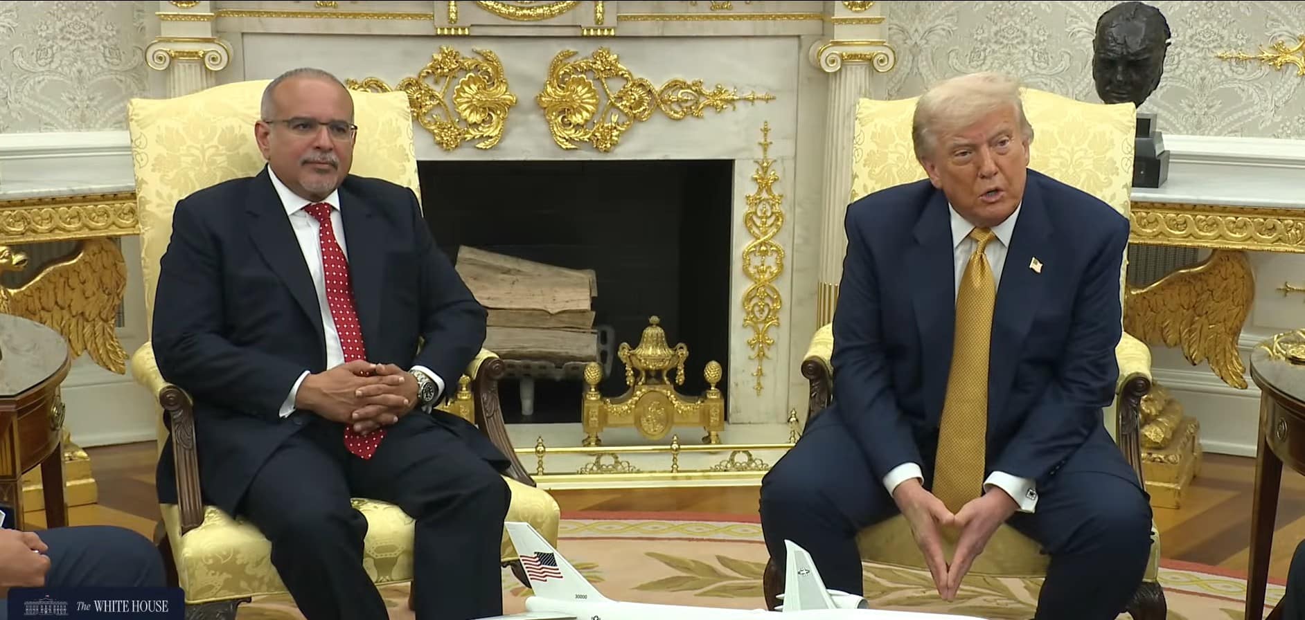Donald Trump (à direita) falando sobre Jerome Powell. Fonte: Casa Branca/Reprodução.