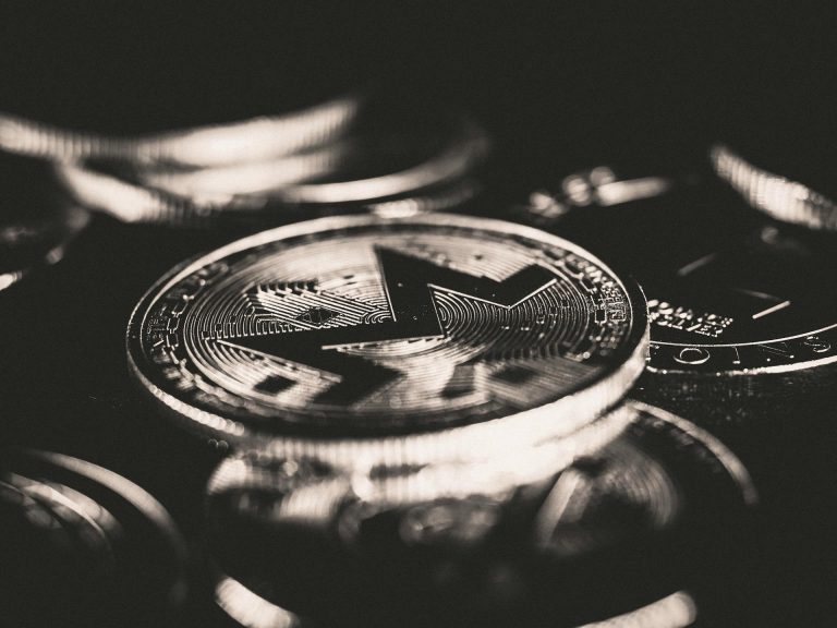 Criptomoeda Monero (XMR). Fonte: Rūdolfs Klintsons/Pexels.