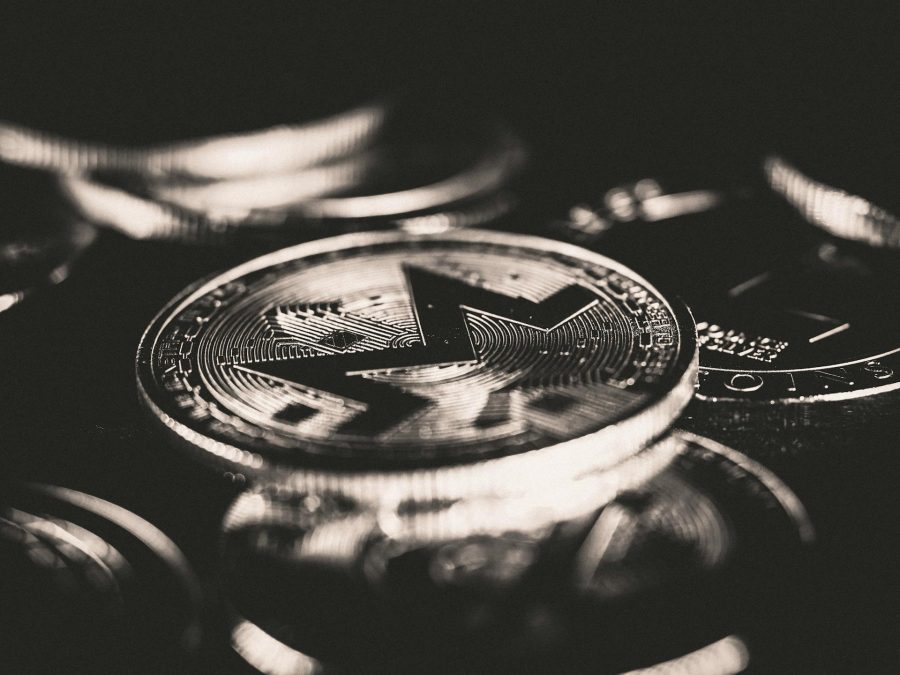 Criptomoeda Monero (XMR). Fonte: Rūdolfs Klintsons/Pexels.