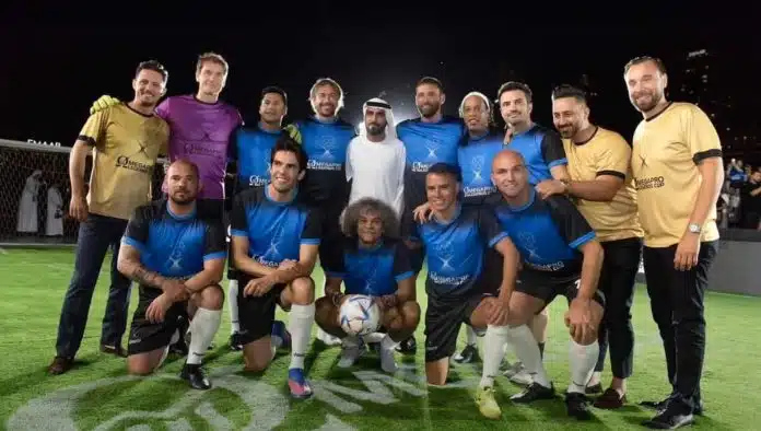 Ronaldinho Gaúcho, Kaká, Falcão e outros ídolos do futebol promovendo a pirâmide OmegaPro. Fonte: YouTube/Reprodução.