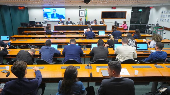 Evento nesta quarta mostrou potencial de adoção de bitcoin pelo Brasil e esclareceu dúvidas de parlamentates (Foto: Pablo Valadares / Câmara dos Deputados)