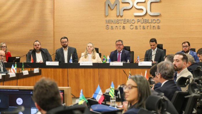 Autoridades do Rio de Janeiro e Santa Catarina participaram da solenidade de contratação da ferramenta de investigação em bitcoin e criptomoedas no Ministério Público dos dois estados rastreio