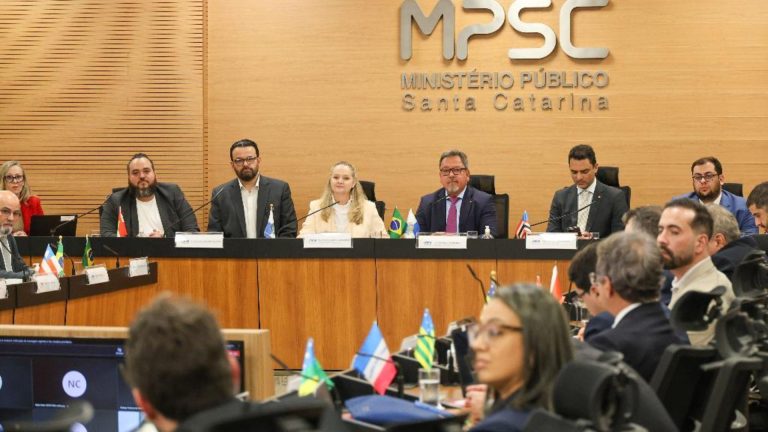 Autoridades do Rio de Janeiro e Santa Catarina participaram da solenidade de contratação da ferramenta de investigação em bitcoin e criptomoedas no Ministério Público dos dois estados rastreio