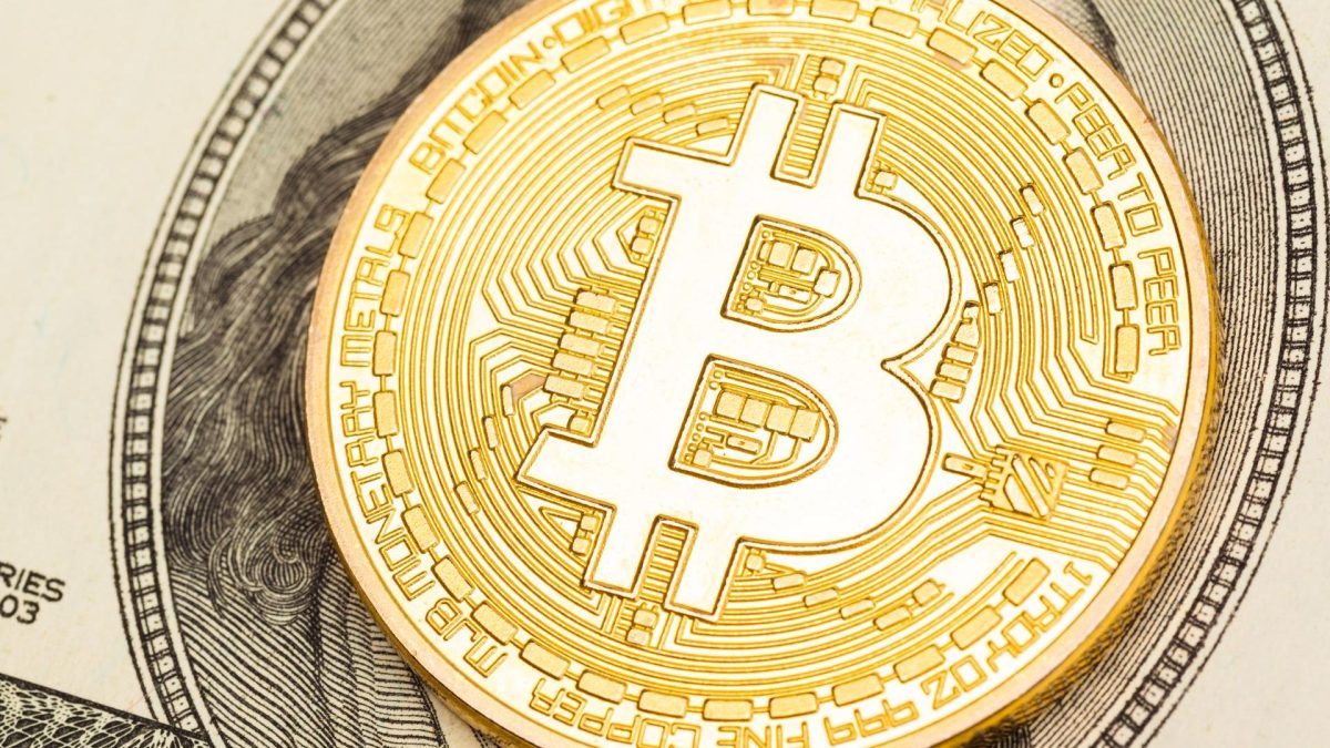 Bitcoin simbólico tampando o Dólar USDT Tether