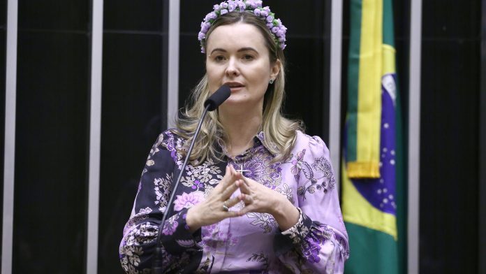 Julia Zanatta no dia 27 de agosto de 2025 Drex vigiar