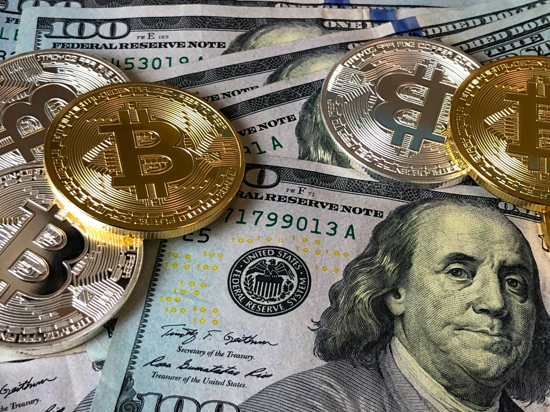 Dados de inflação derrubam Bitcoin após criptomoeda bater novo recorde