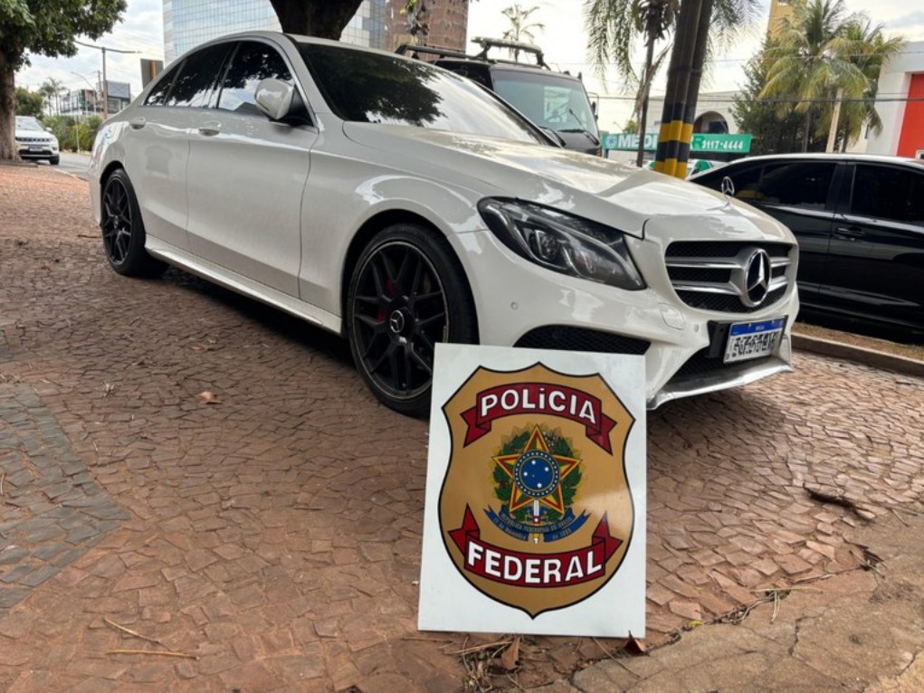 Mercedes-Benz apreendida pela PF na Operação Hawala. Fonte: Polícia Federal/Reprodução.