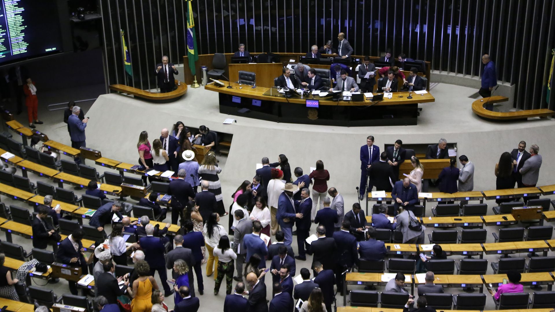 Deputados em sessão no dia 8 de outubro de 2025 derrubaram proposta em derruta para o Governo Lula (Foto: Kayo Magalhães / Câmara dos Deputados) MP taxação bitcoin