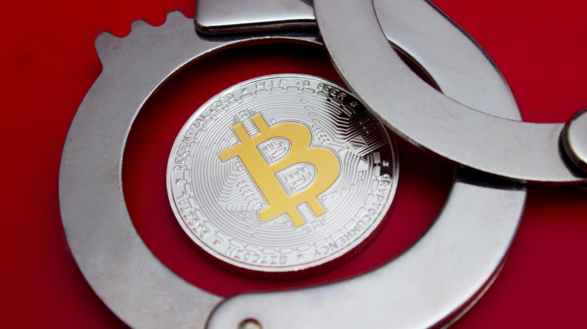 Moeda de Bitcoin e algema.