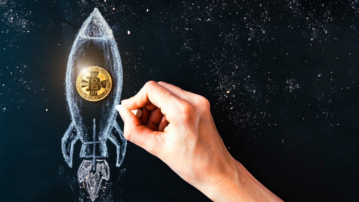 Bitcoin bate recorde de preço e atrai novos investimentos via ETFs