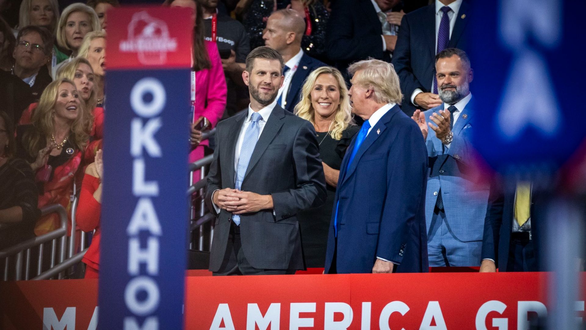 Eric Trump ao lado do seu pai, presidente Donald bitcoin