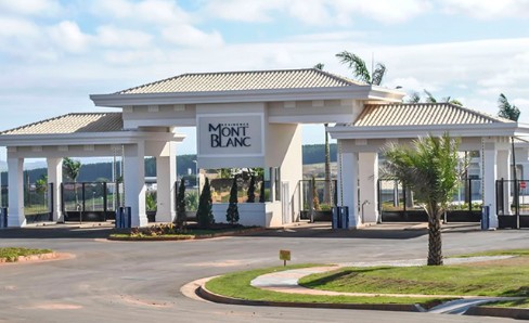 Fachada de condomínio onde ocorreu ação criminosa