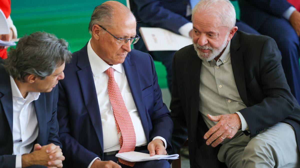 Lula em reunião com Alckmin e Haddad Governo imposto bitcoin e criptomoedas