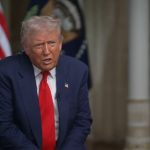 Donald Trump falando sobre criptomoeda no programa '60 Minutes'. Fonte: YouTube/Reprodução.