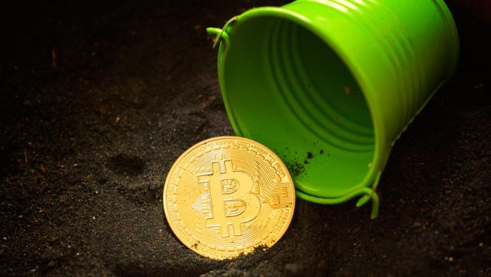 Balde próximo de bitcoin em terra petróleo