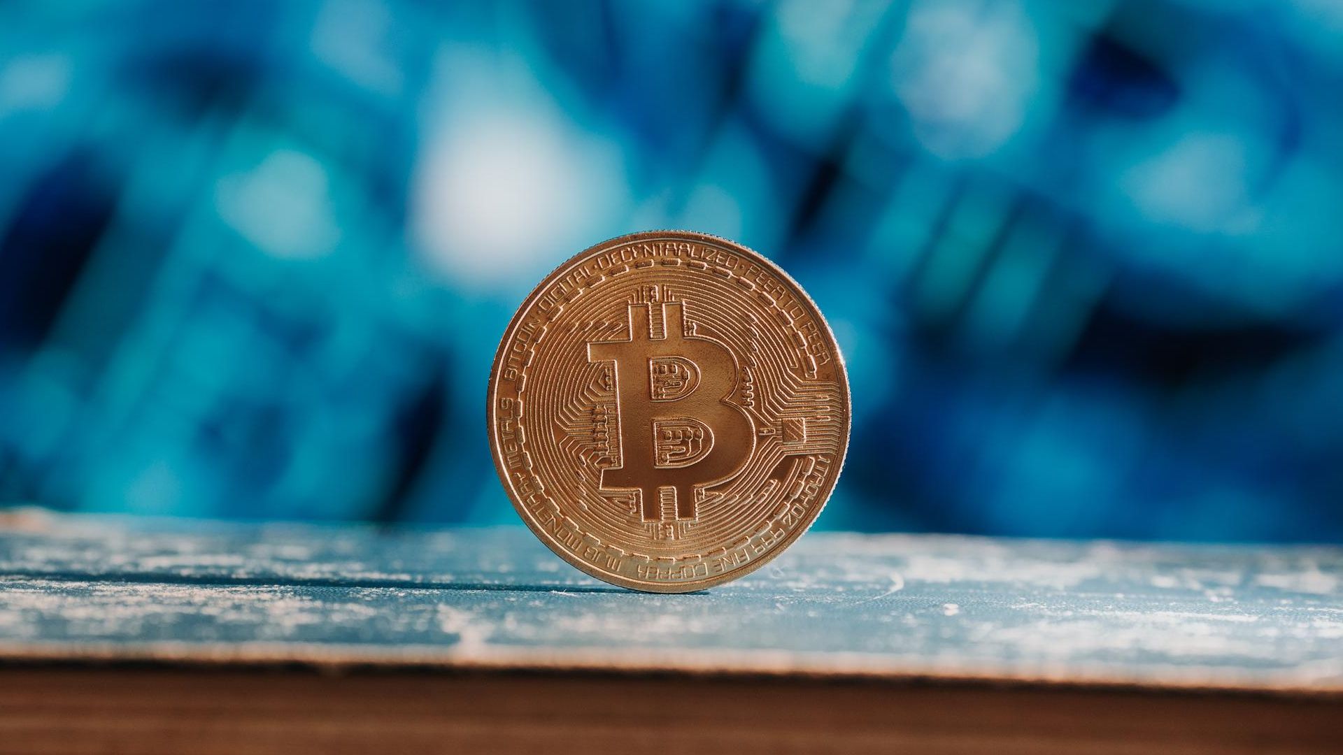 Bitcoin com fundo azul