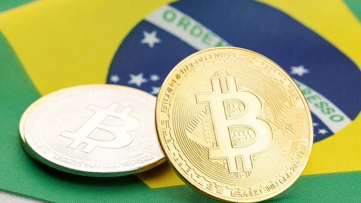 Bitcoin sobre bandeira do Brasil Mercado Bitcoin
