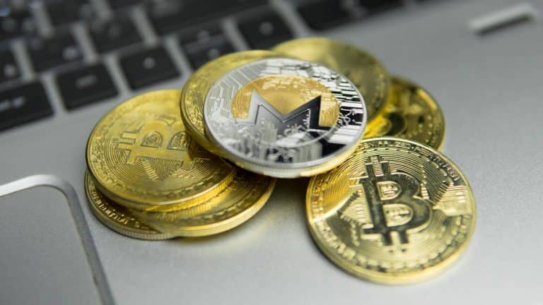 Monero e bitcoin em destaque