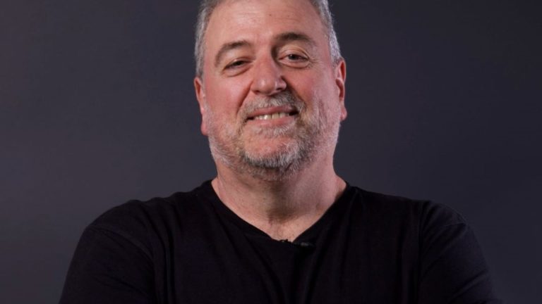 Prof. Dr. Marcelo Massarani diante do bitcoin