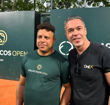 Fundador Onilx em foto com Ronaldo Fenômeno